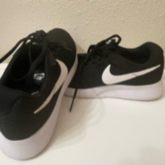 Women's Shoes - Picture 2 of 2